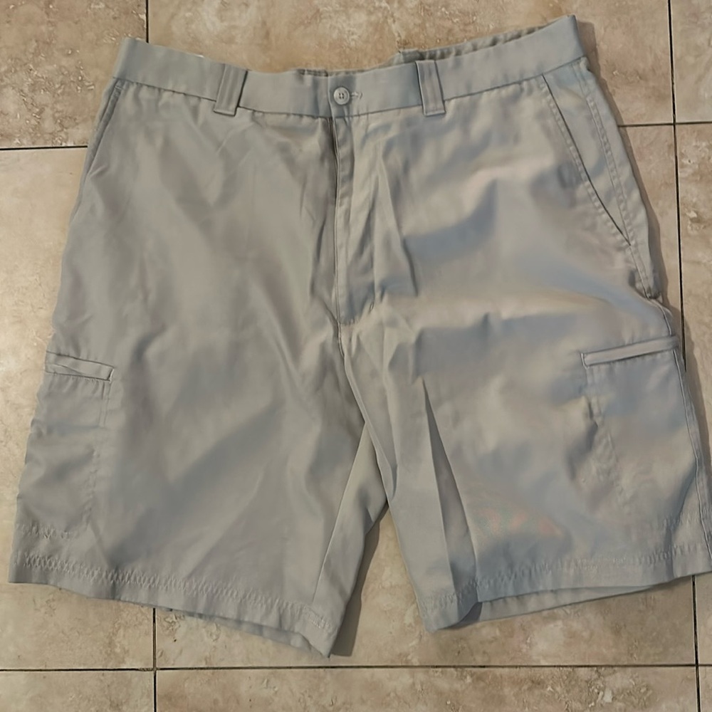 Men’s size 36 Top Flight khaki shorts